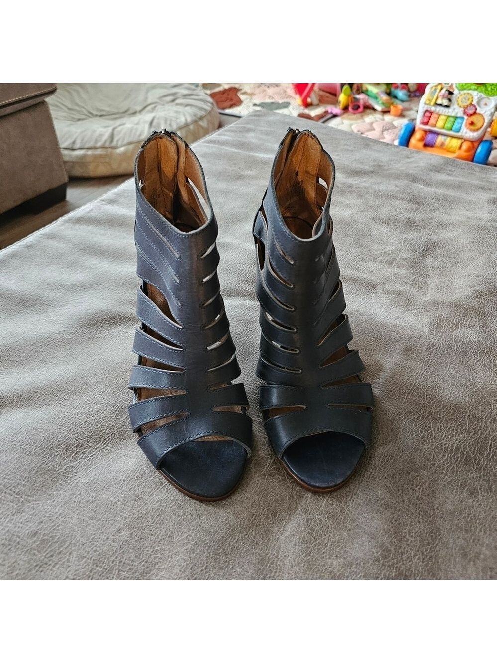 Steve Madden Vendetaa Gladiator Sandals Size 8.5 - Picture 5 of 9
